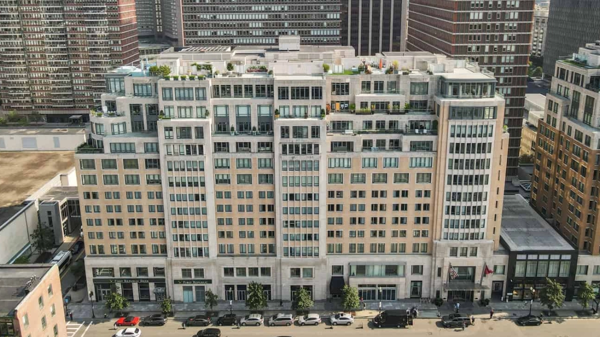 Chauffeur Limo Service Logan Airport to Mandarin Oriental Boston