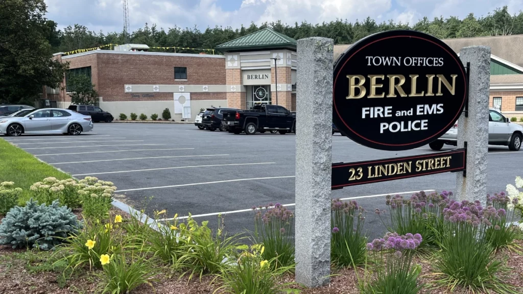 limousine and black car service in Berlin MA with Logan Airport transfers