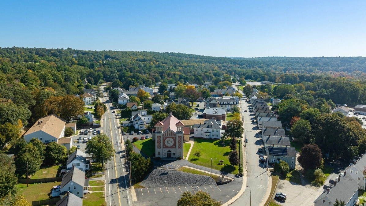 Luxury black car and limousine service from Boston Logan Airport to Northbridge MA