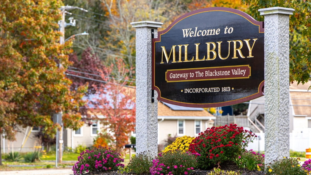 Elegant limo and black car service in Millbury MA with airport transfers