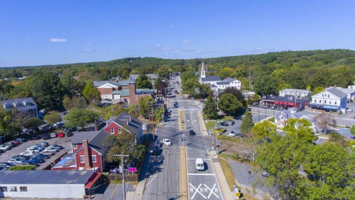 Chauffeur-driven limousine and black car service from Logan Airport to Ashland MA