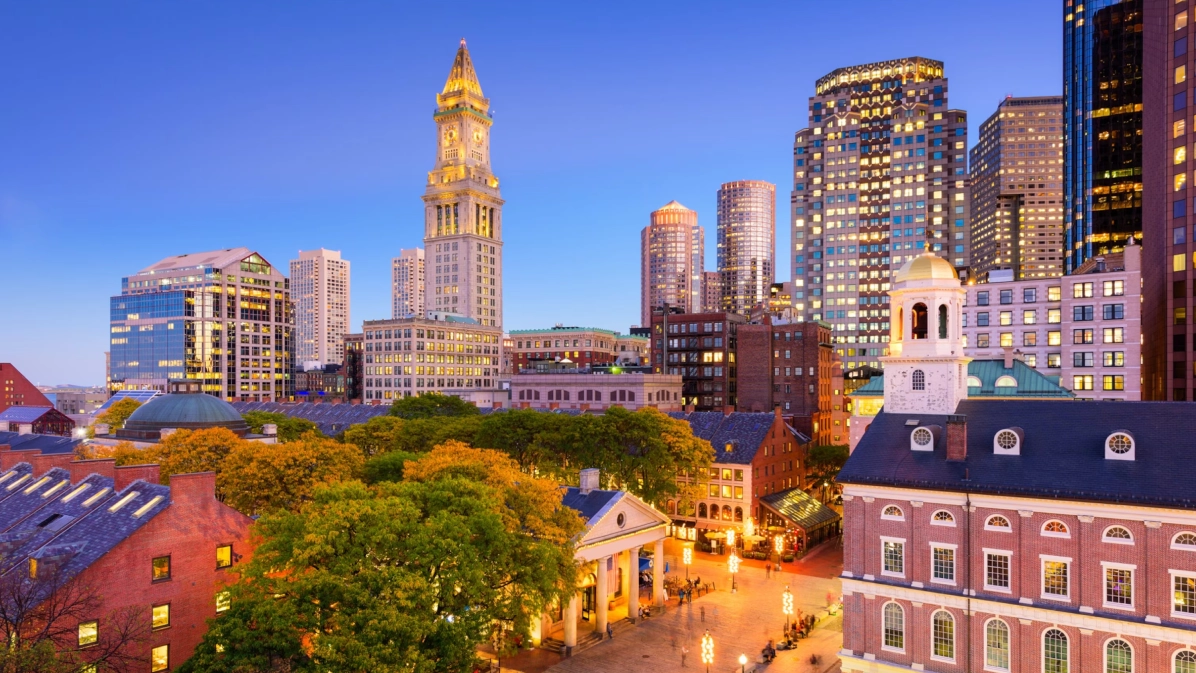 Luxury limo and black car service in Boston MA with Logan Airport transfers